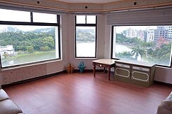 面碧湖公園無敵景觀電梯5房+平面車位