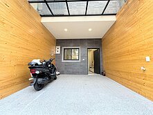 正義車站～六米活巷～雙套房雙陽台～翻新質感車庫透天