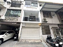 三多商圈/興中夜市/捷運紅線~稀有優質裝潢透天