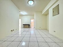 東區新光黃昏市場旁4房+機上車位美廈