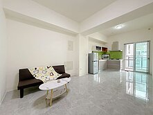  墨飛白。近東區南台南車站副都心。二房車位附露台