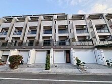 😊九份子邊間車墅四房/ 整層主臥❤️大地坪臨路