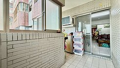 卓喬偉推薦｜大玄關室內30坪｜高樓採光三房平車