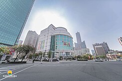 下樓即捷運❗三多商圈潔白陽台大套房