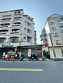 垂楊路旁和平路三角窗店面