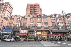 值得來看高雄車站雄中做生意金雞母大樓透天店面