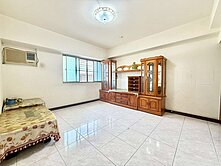 瑞隆五甲｜衛武營｜中樓層四房平面車位