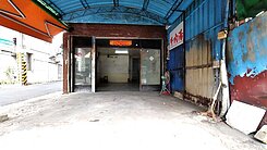 仁德太子路.近大灣交流道.大面寬邊間三角窗黃金店面