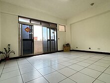 育達高中聖羅蘭3+1房車