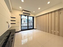 美玉推薦❤️五甲學區採光裝潢漂亮六房車庫透天