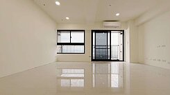 卓喬偉專任｜朝東南面山視野｜明火廚房雙平車