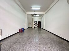 東區十甲路新光黃昏市場邊間臨路整棟透天住店