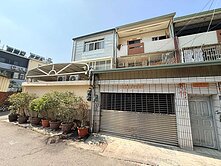 美群國小大面寬大地坪臨路孝親房透天