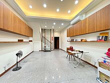 公益黎明商圈林路透天店面