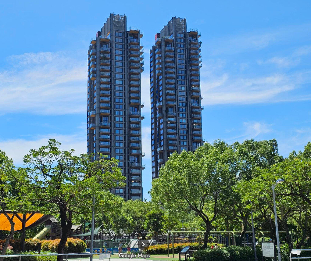 股市熱度帶動豪宅交易，信義聯勤兩筆高價成交。圖／Google Maps