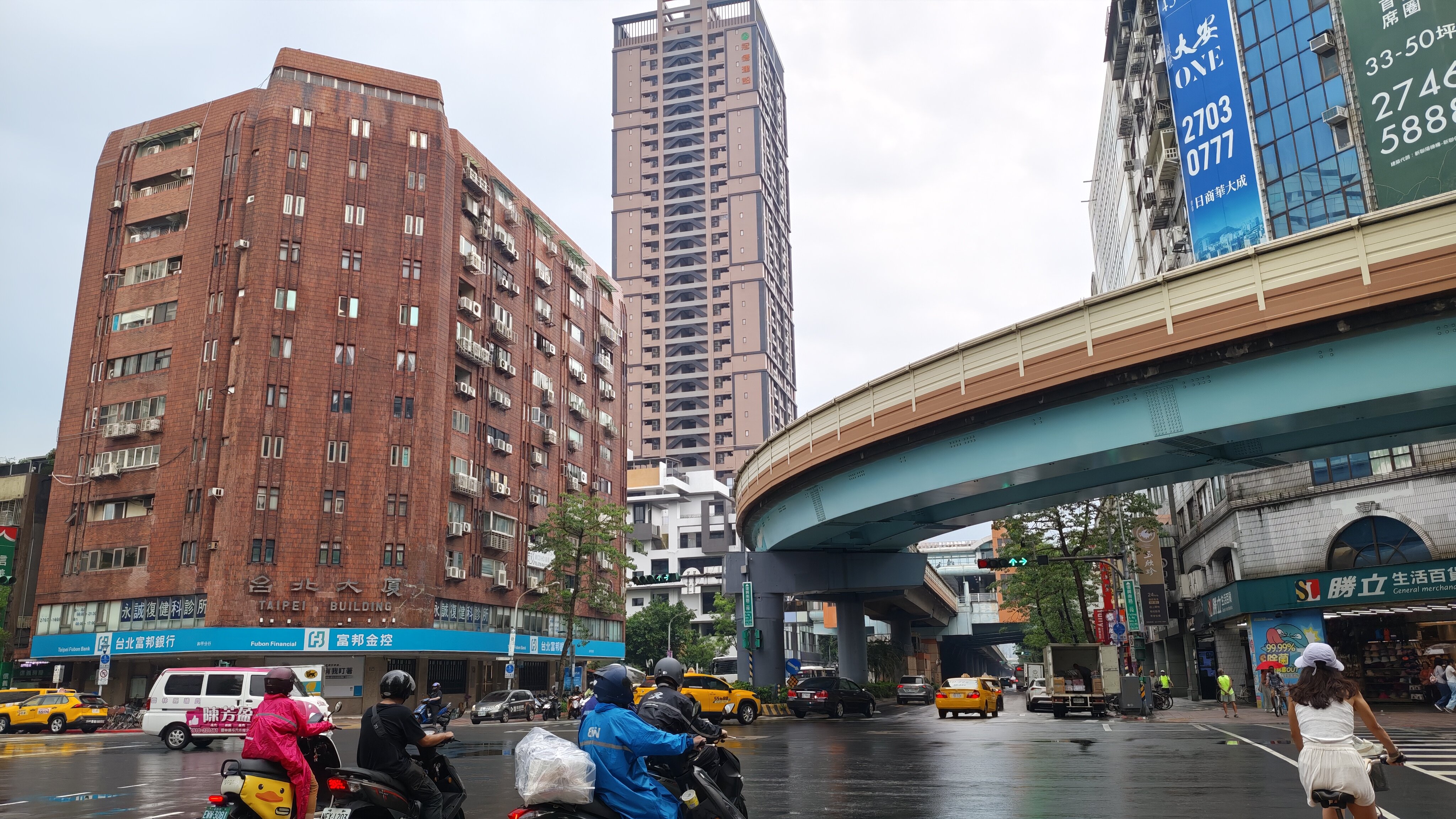 計程車駕駛盼調運價 陳世凱:需要協助會提供。圖/5168實價登錄比價王資料照