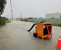 竹北市低窪路段積淹水　中午12時起停班停課
