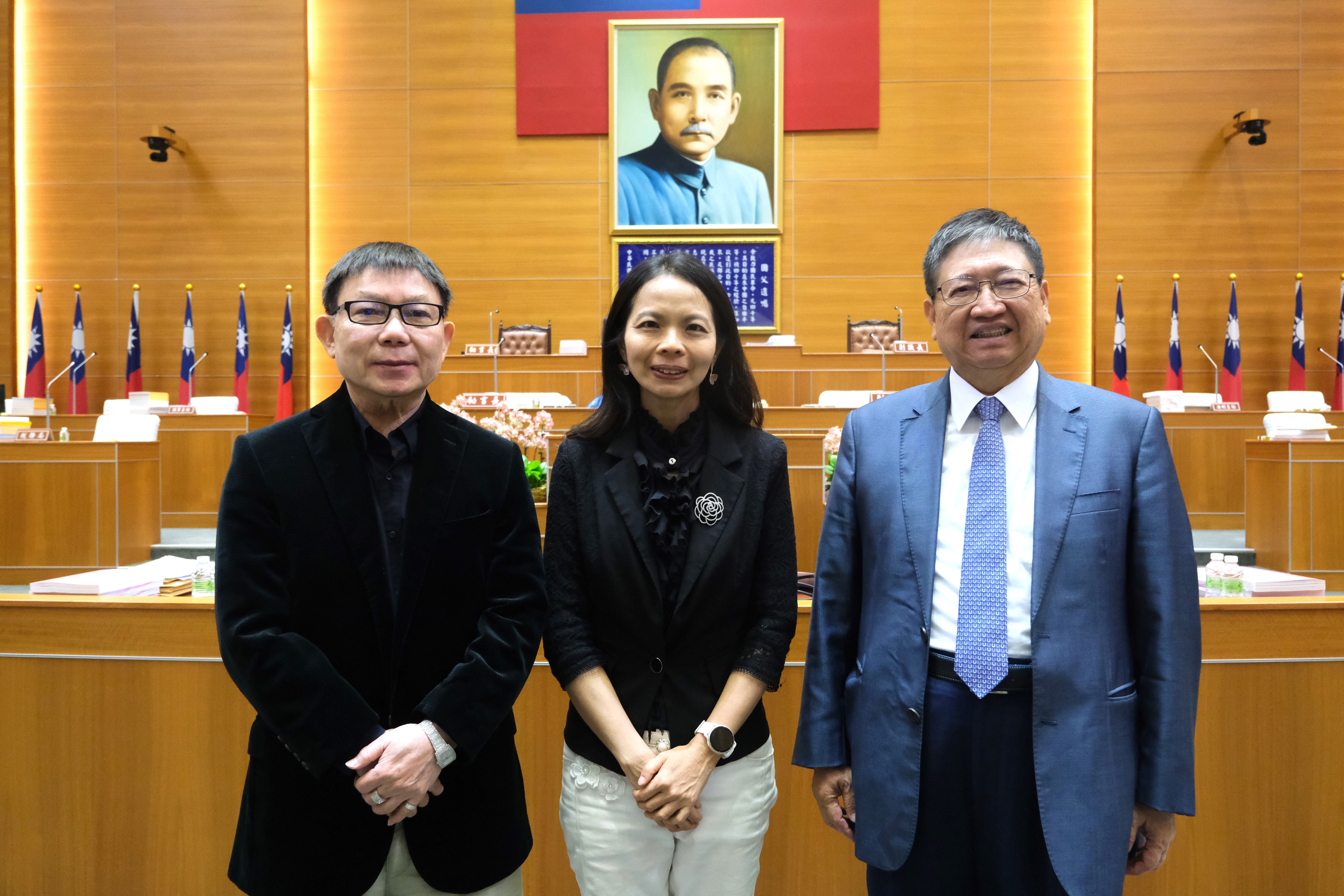 新竹縣議會第20屆第7次定期會，蔡蕥鍹質詢表示，竹縣社會住宅達成率僅11.1%，而新竹地區房價不低、租金也不便宜，更凸顯社會住宅需求。圖／新竹縣府提供 