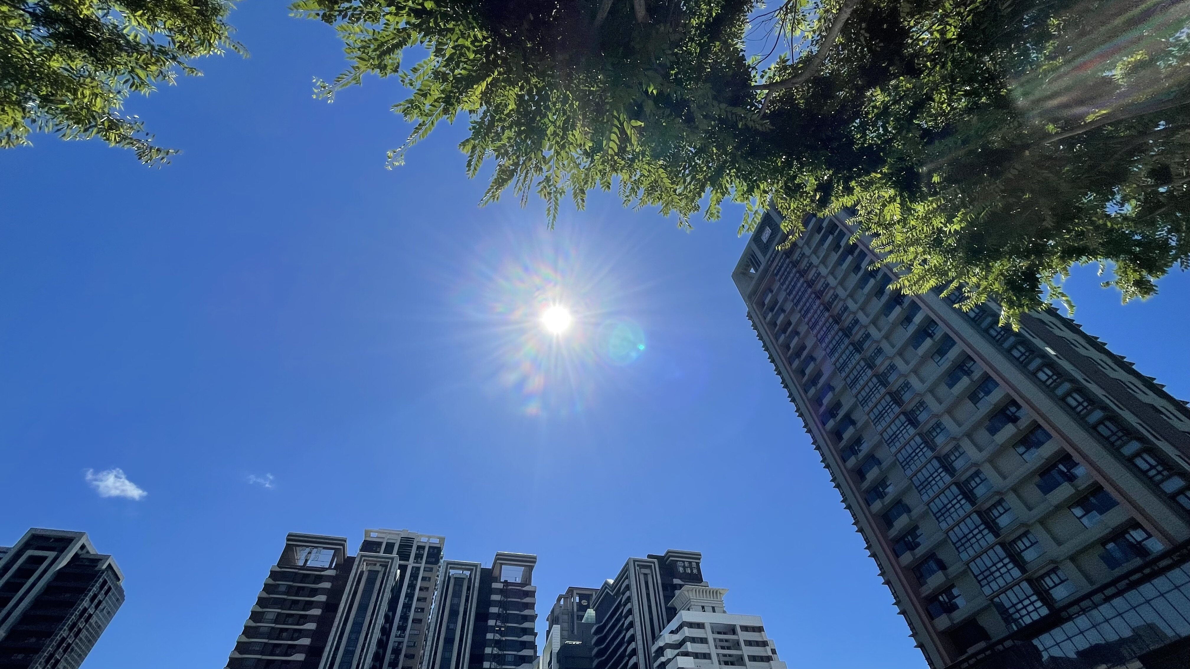 台南防高溫,氣象專家吳德榮表示,鋒面延至28日南下。
