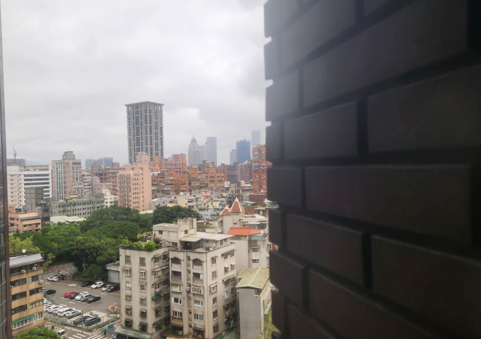 颱風白海豚8日北轉,角度為對台威脅關鍵。圖/5168實價登錄比價王資料照