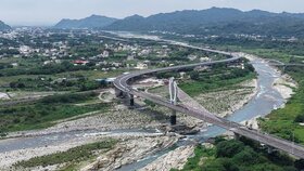 東豐快高架橋梁合龍　目標東勢至石岡段年底通車