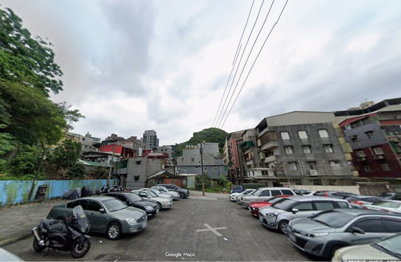 受到颱風巴威影響,基隆市豐稔街民宅後方邊坡。示意圖/google maps