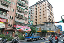 打房沒打掉預期？中研院：過半民眾看漲房價　35%月領1萬也不生