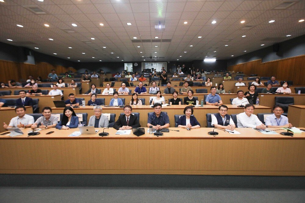 中央、地方、學界及民眾齊聚中興大學,共同參與國土綠蔭社會溝通說明會。圖/環境部