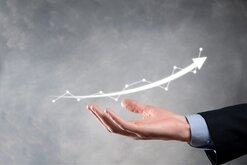 國泰金調查：57%民眾看好下半年台股攻高5萬點