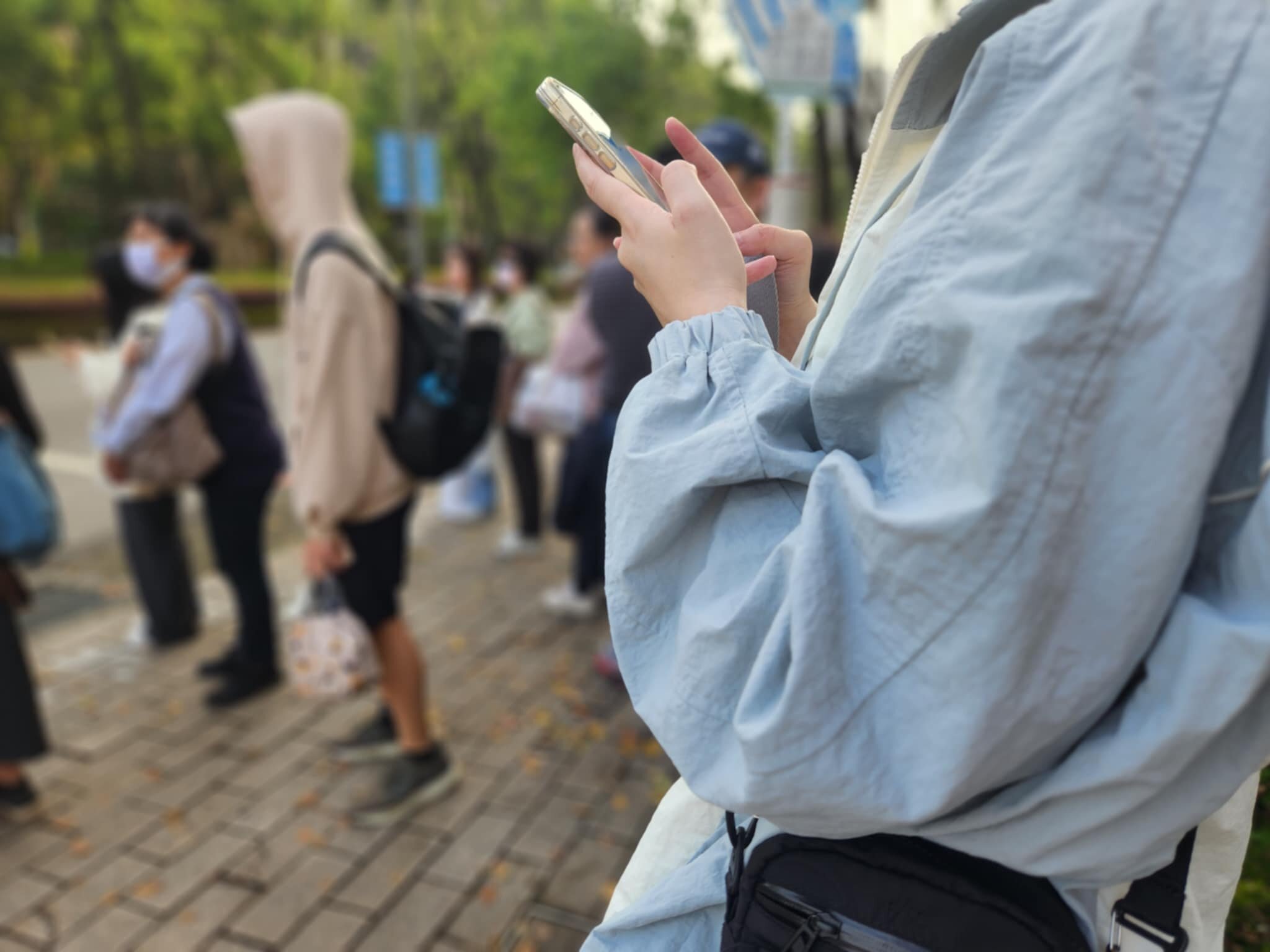 暑期手機滑不停　復健師：30-5原則遠離烏龜頸