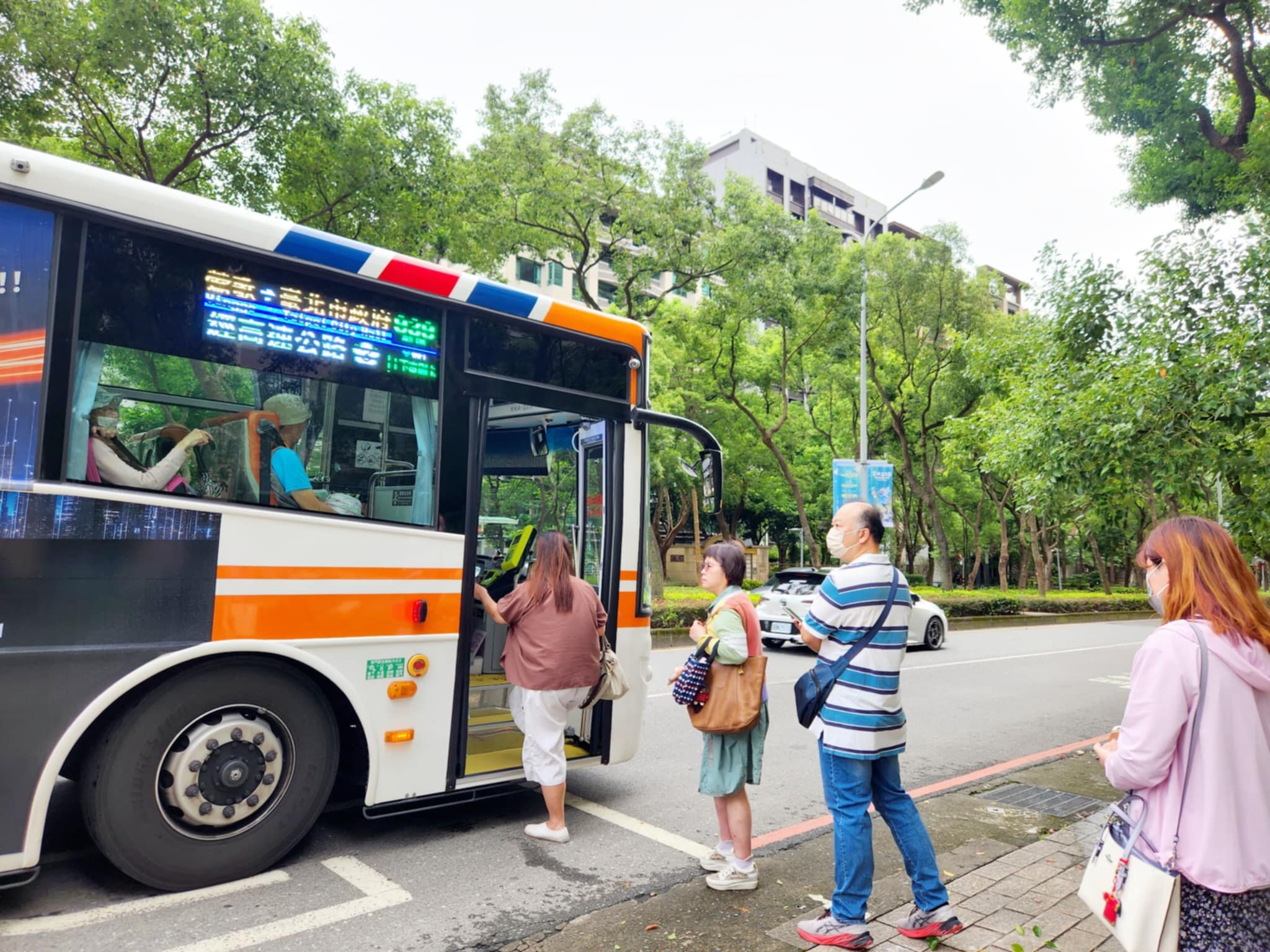 響應9月22日國際無車日，台北市、新北市交通局今天表示，當天搭乘公車免費。圖／5168實價登錄比價王資料照