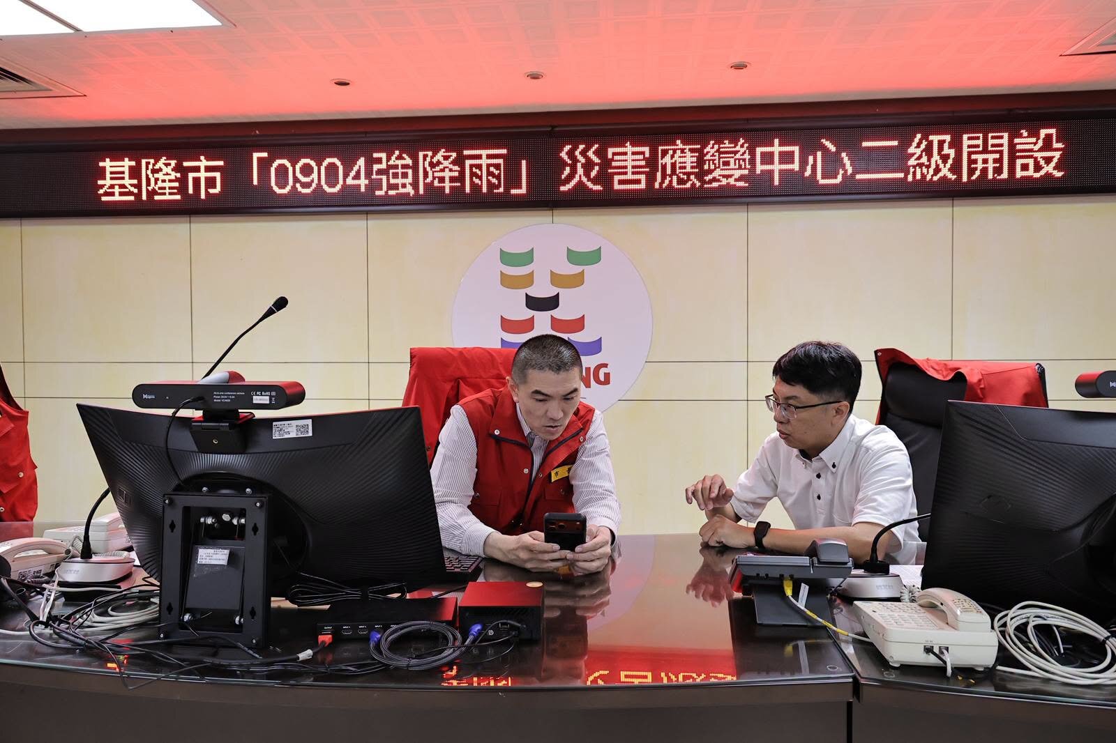 快訊／基隆1小時狂灌70毫米！謝國樑勘災：受災戶最高3萬補償金。圖／謝國樑臉書
