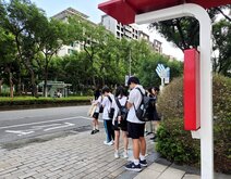 生生喝鮮乳通關密語惹議　北市：善意提醒遭扭曲