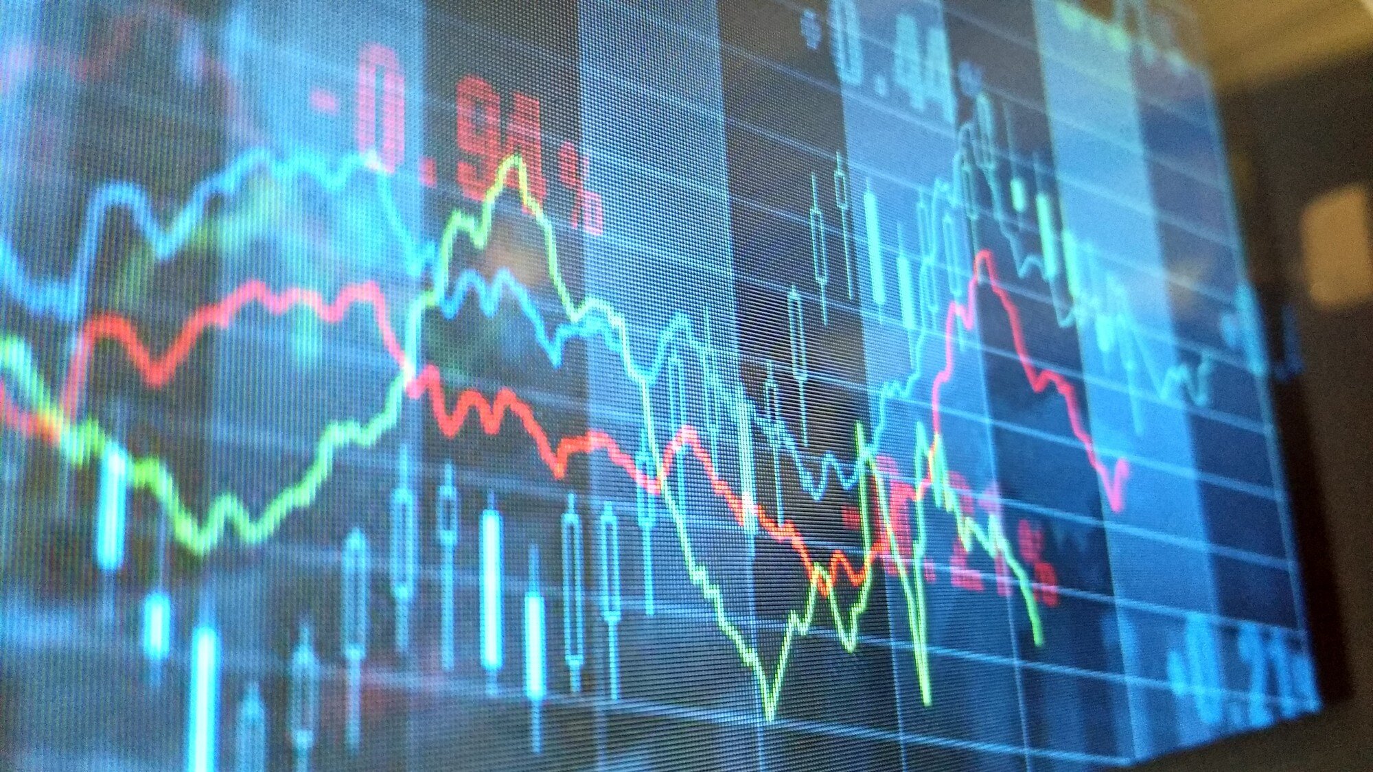 半導體股帶頭衝 台股漲775點創收盤歷史次高。圖/envato
