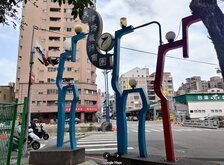 因應網購衝擊　台中天津路服飾商圈辦曬衣節、導入AI拚轉型
